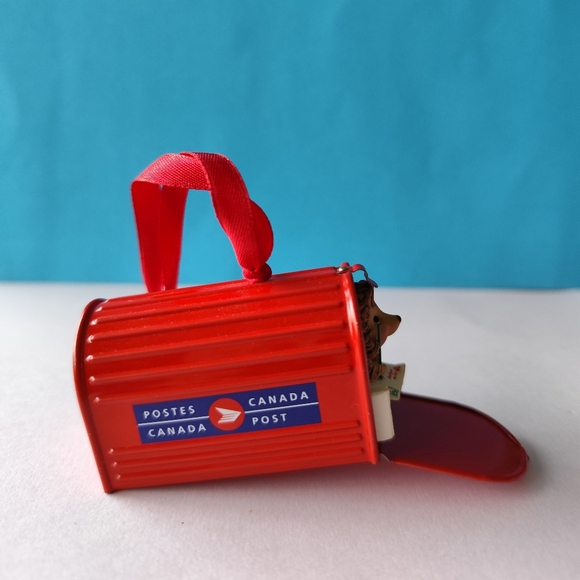 2001 Hallmark Canada Post Christmas tree ornament - Picture 4 of 7